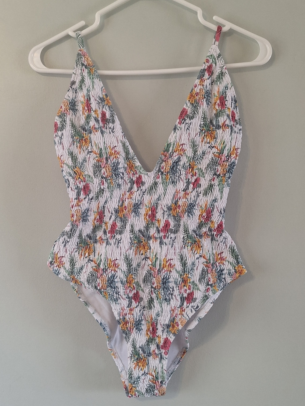 Missguided crinkle swimsuit in floral print - 6 - Picture 5 of 13